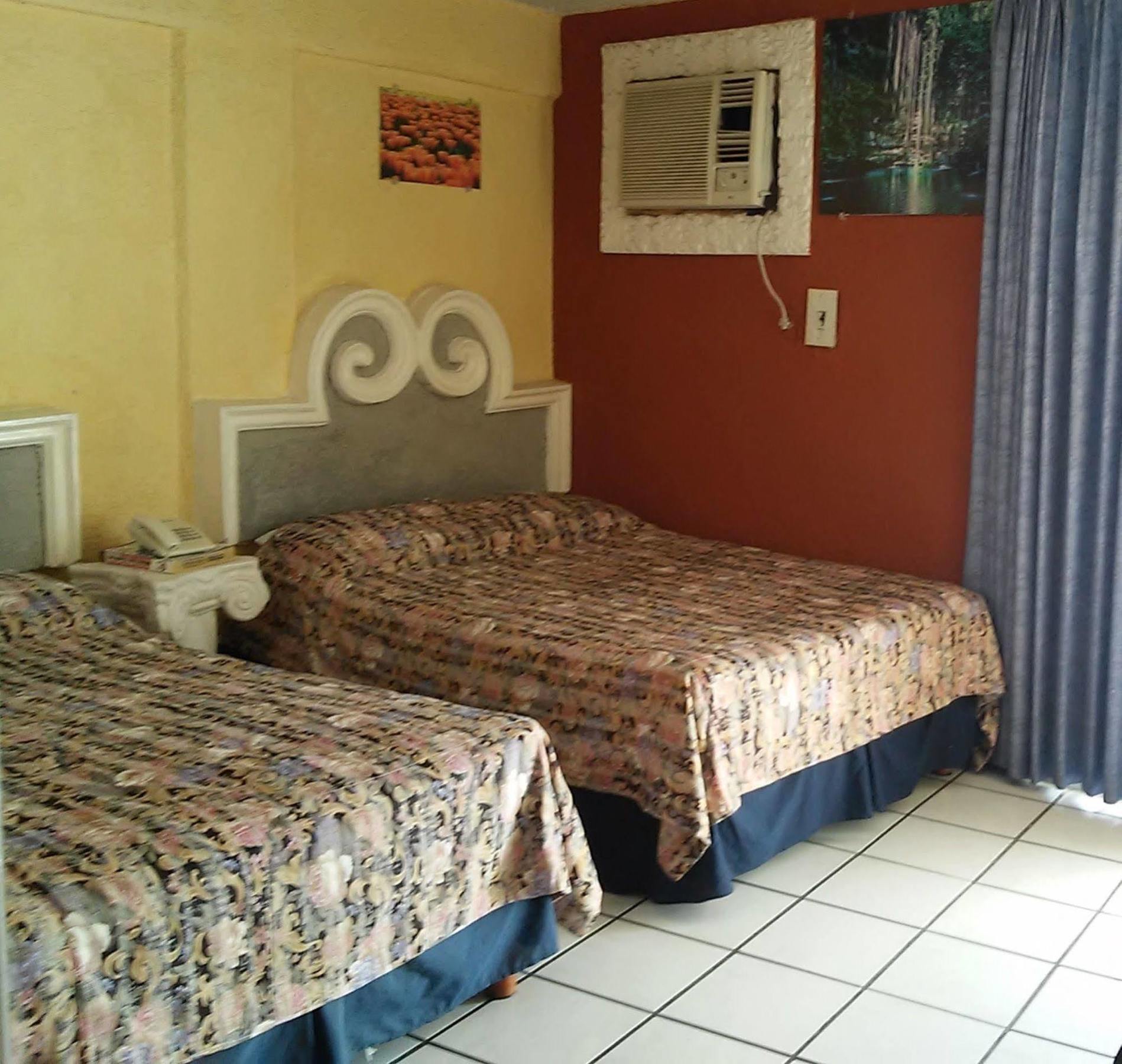 Hotel Suites Elia Noemi Mérida Zewnętrze zdjęcie